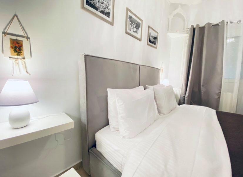 Yiannis Suite Santorini Fira  Exterior photo